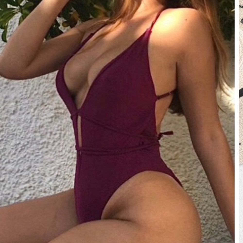 Backless plunging high leg swimsuit